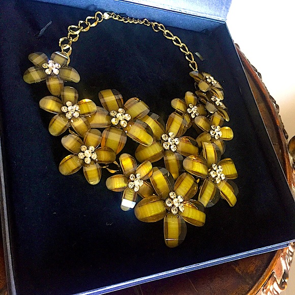 Kenneth Jay Lane Gold Tone Layered Flower Necklace - Picture 3 of 13